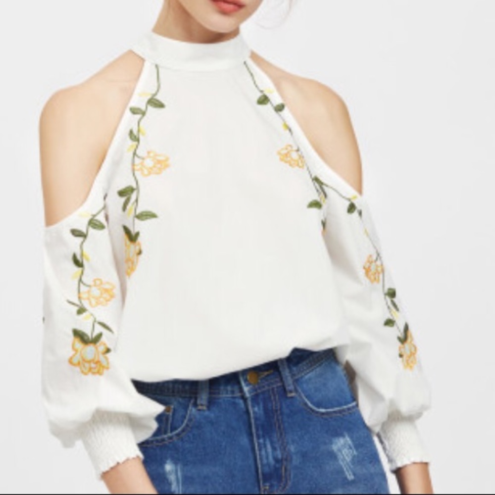 🎉HP 🎁 Keyhole Open Shoulder Top - Picture 3 of 5